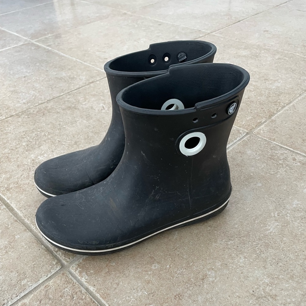 Navy Blue Croc rain boots in great used condition